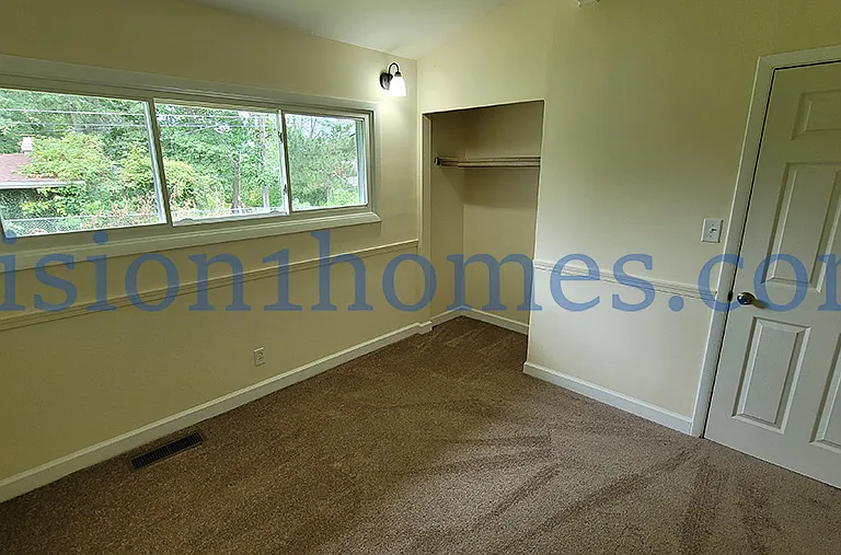 1605 Karen St — Photo 9