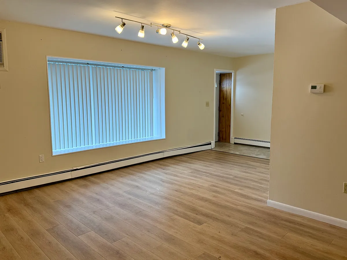 Building Photo - 10 Delavergne Ave #D