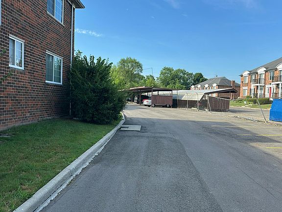 5th image of 25361 Shiawassee Cir APT 202