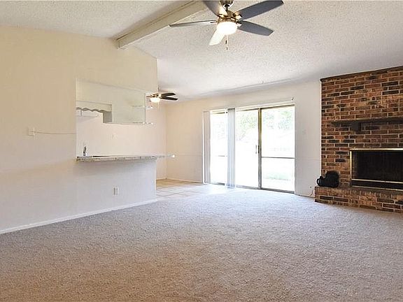 5th image of 1610 Crestpark Dr