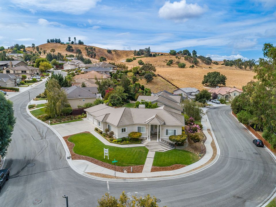 1st image of 732 Oak Canyon Ct