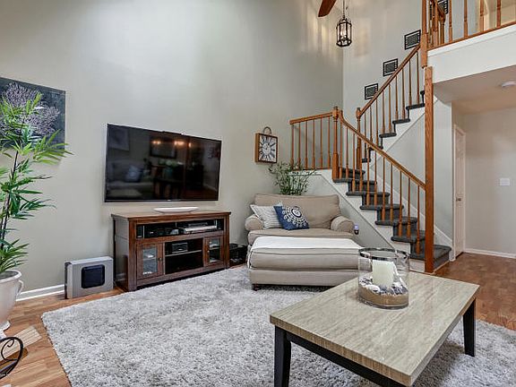 3rd image of 505 Woodbine Ln #1000