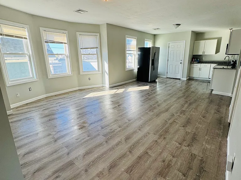 12 Magnolia St #3 — Photo 1