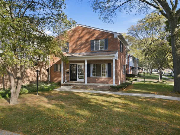 20565 Williamsburg Ct, Harper Woods, MI 48225