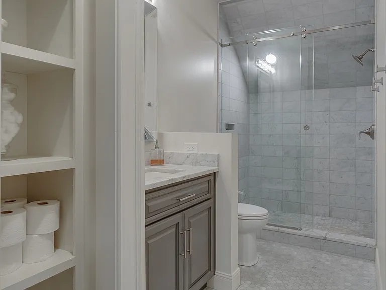 55 Whitworth Blvd — Photo 32