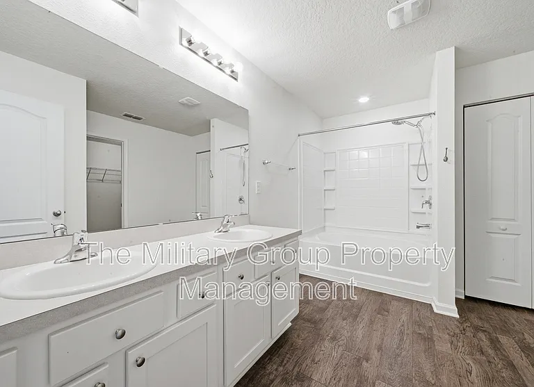 7814 Meadow Walk Ln — Photo 26