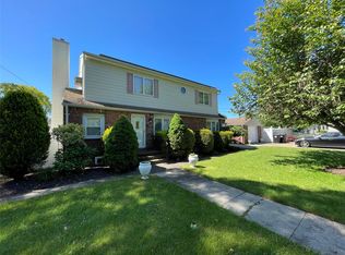 74 Webster Ave, West Islip, NY 11795