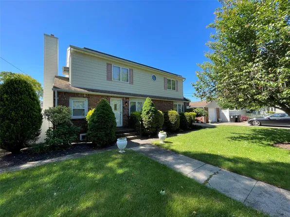 74 Webster Avenue, West Islip, NY 11795