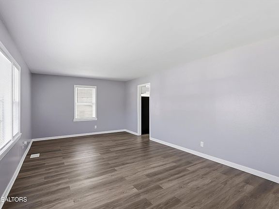 5th image of 1106 Bradshaw Garden Rd