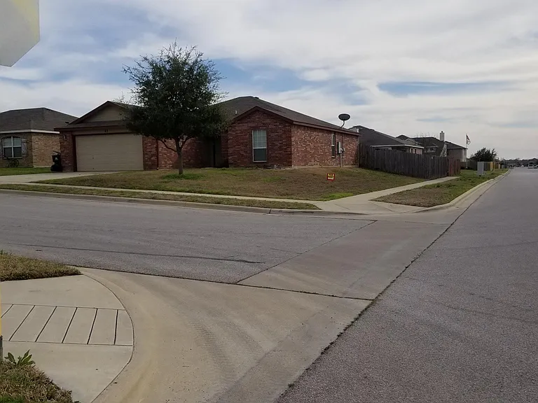 23 McFaddan Ln — Photo 2