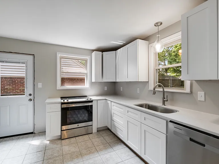 1428 Greenland Ave — Photo 9