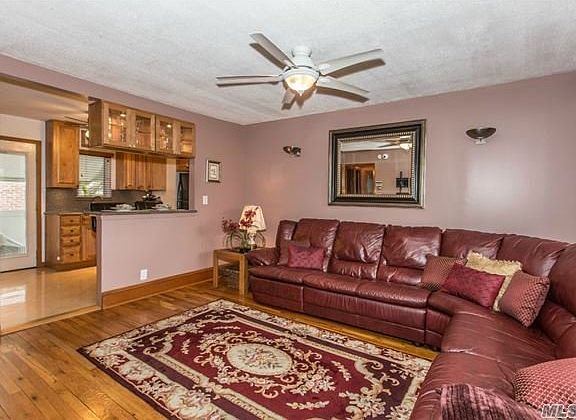 3rd image of 1732 Powers Ave