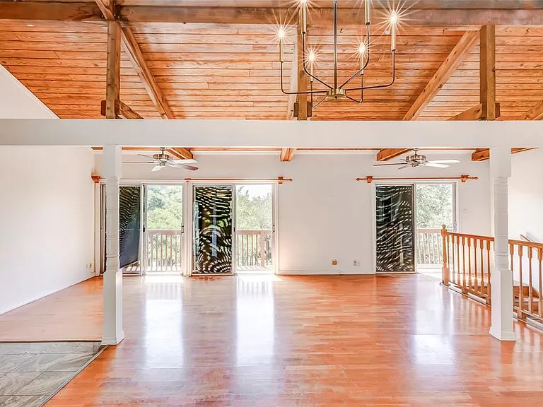 208 Westhaven Dr — Photo 2