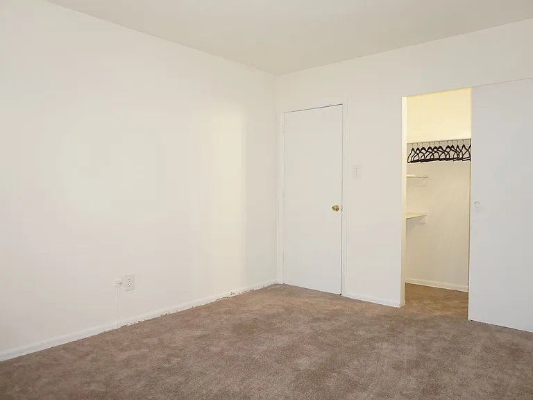 Oakwood Apartments — Photo 25