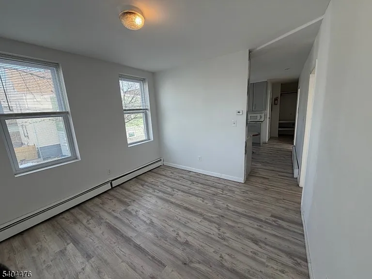 114 Center St #4 — Photo 3