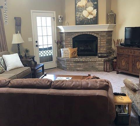 3rd image of 918 Rosenda Ln