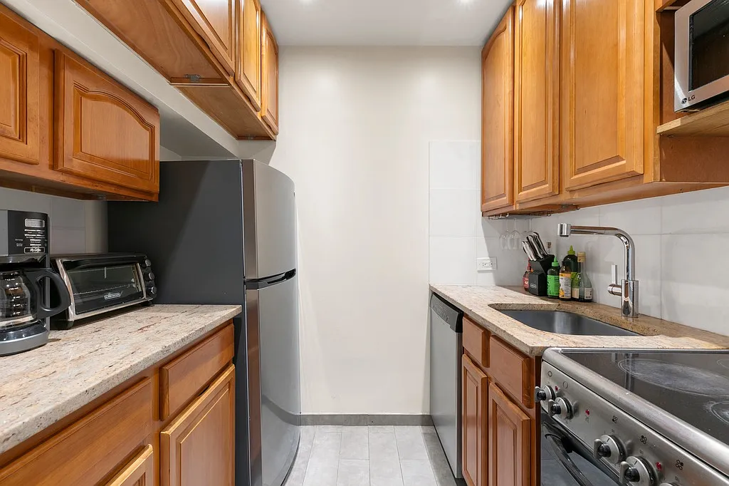 244 Madison Avenue — Photo 3
