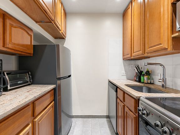 3rd image of 244 Madison Ave APT 8K