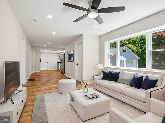 5th image of 223 Cypress Ave
