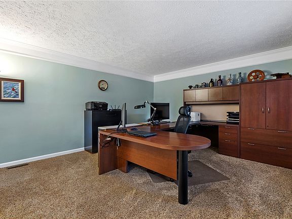 5th image of 4948 Meadow Crest Dr