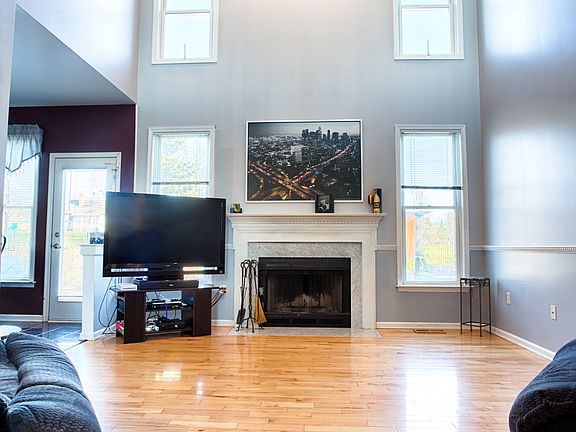 5th image of 457 Saint James Ct