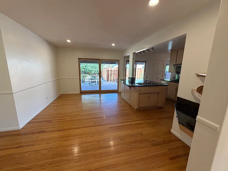 1516 Wells Ave — Photo 4