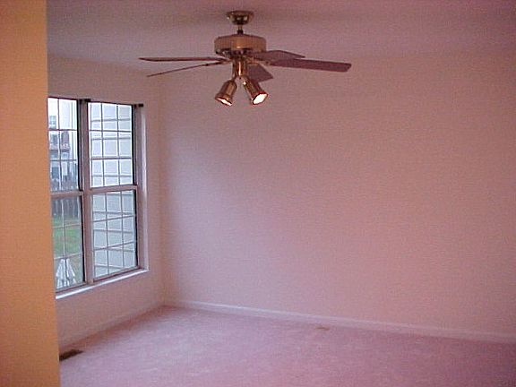4th image of 1841 Glendale Ln