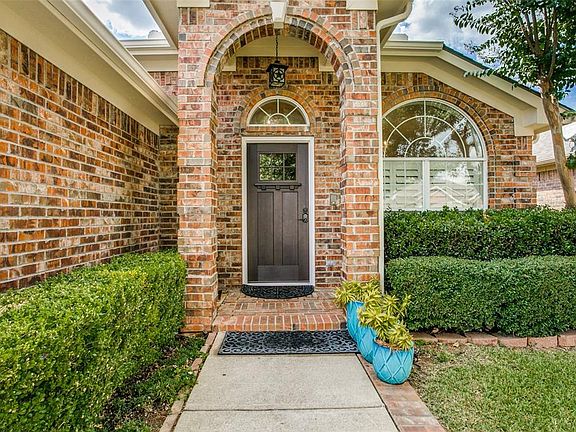 3rd image of 1844 Woodchase Dr
