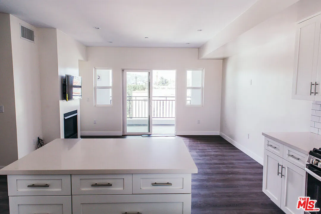 Building Photo - 1431 S Sherbourne Dr #4