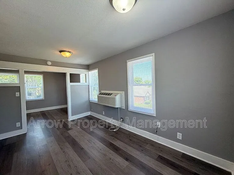 3502 S 51st St #3 — Photo 2