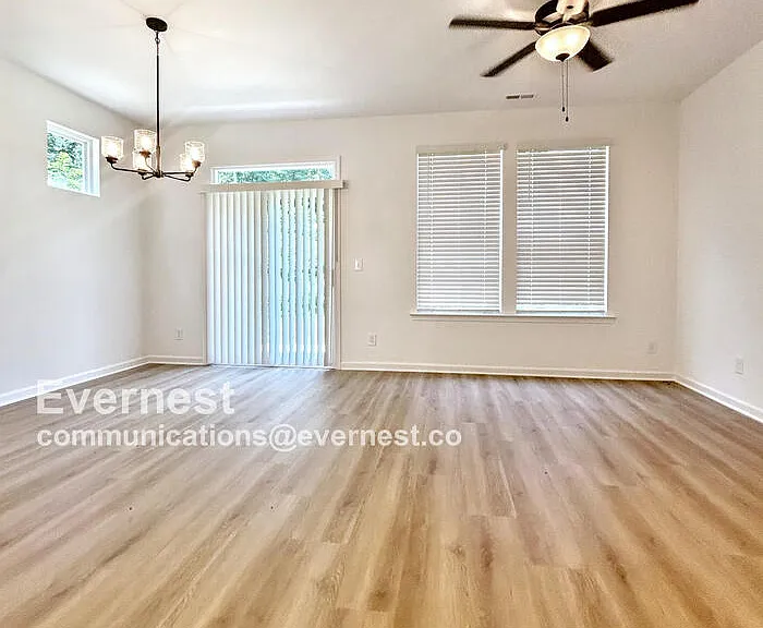 630 Austin Dr — Photo 3