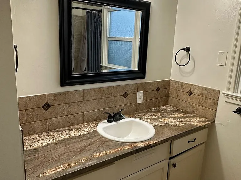 1705 W Noble Ave — Photo 17