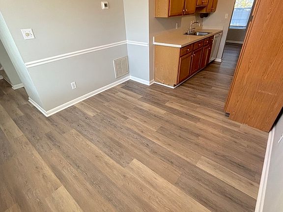 5th image of 1520 Garland Way