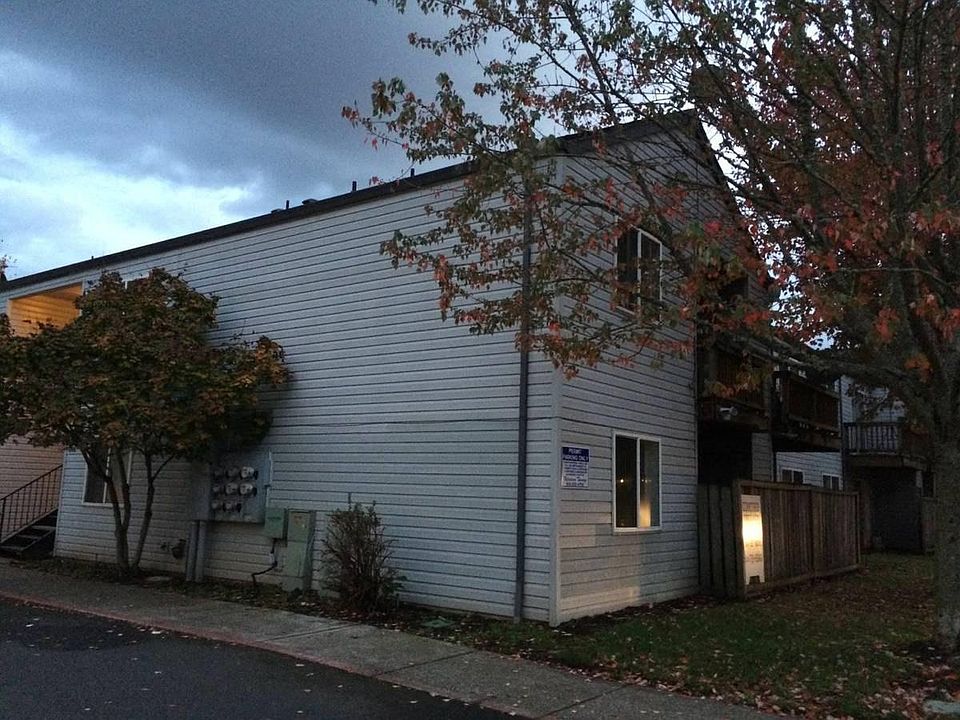 2nd image of 142 SE 160th Ave