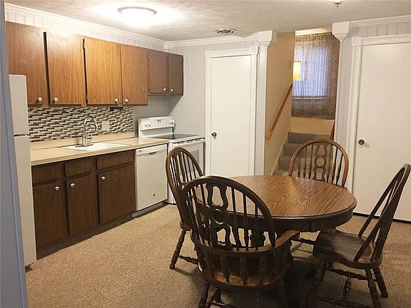 5th image of 48 Parkwood Ln