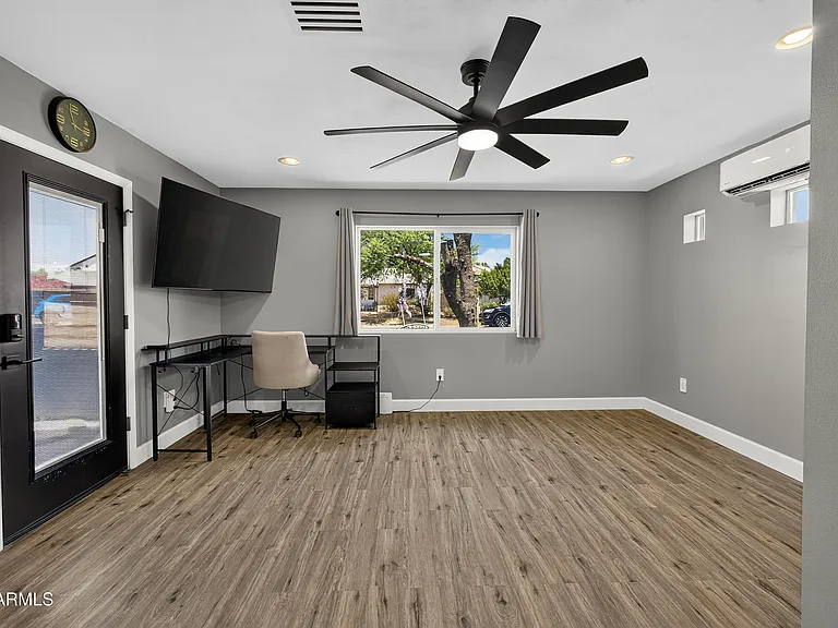 4329 E Hubbell St — Photo 31