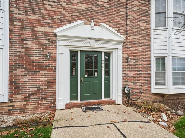6955 Carriage Hill Dr APT 201, Brecksville, OH 44141