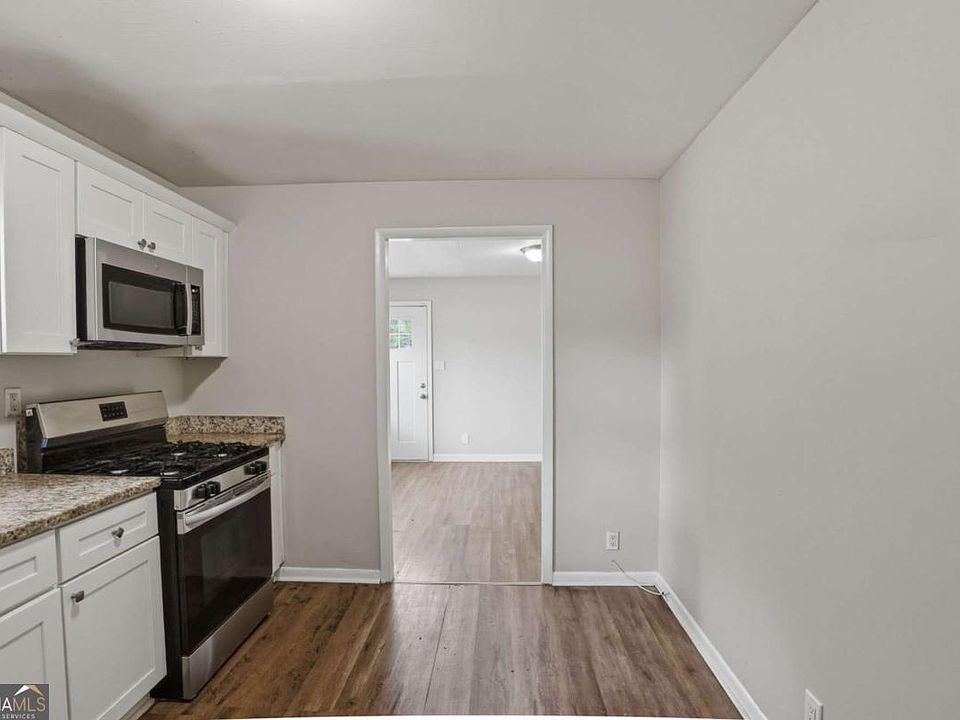 7th image of 748 Amber Pl NW