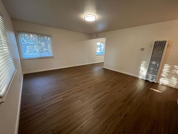 4th image of 205 Market Pl #1A