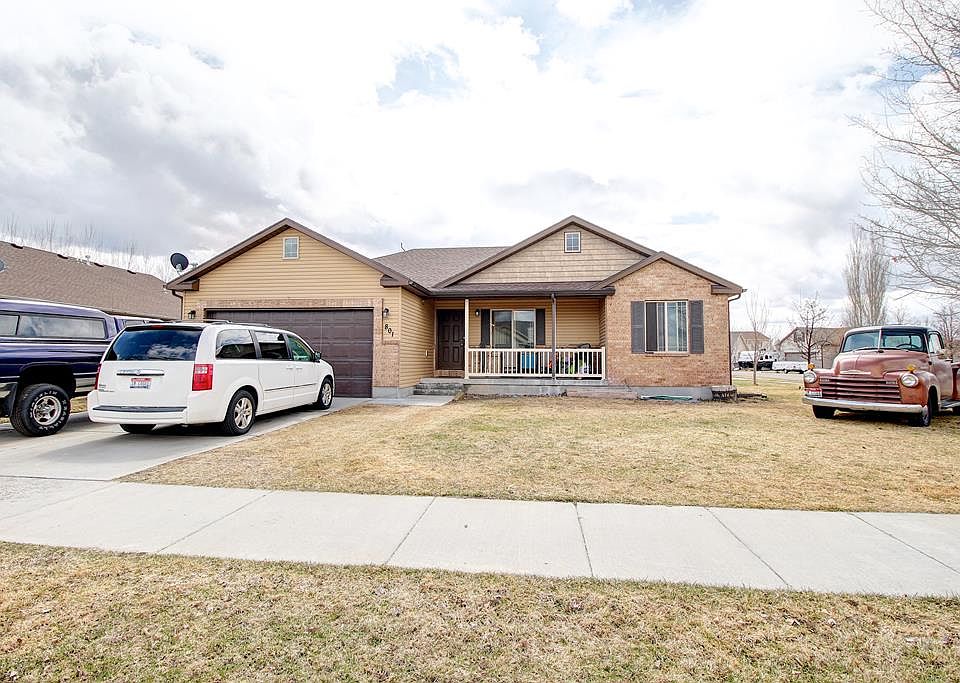 1st image of 801 Poplar Cir