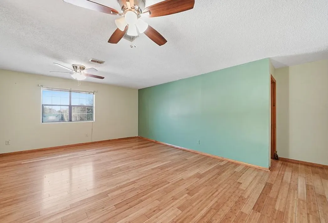 4 bed, 1916 sqft, $2,800 — Photo 3