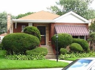 9009 S Paxton Ave, Chicago, IL 60617