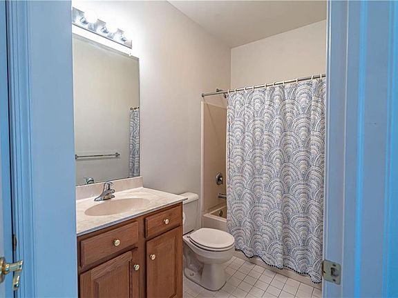 4th image of 2716 Terrwood Dr E