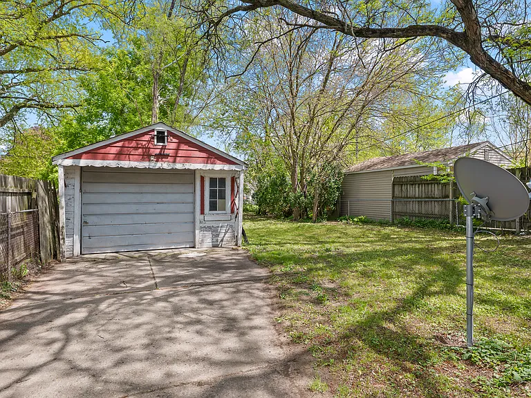 7490 Lamphere — Photo 22