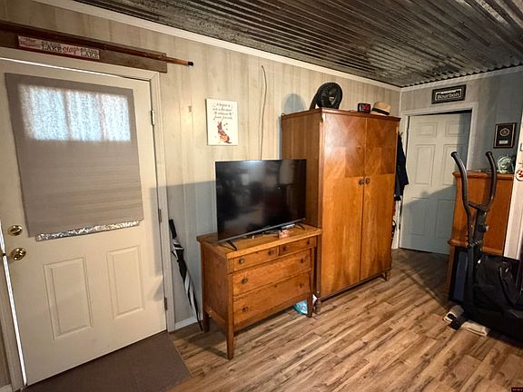 2nd image of 8698 Oakland Rd