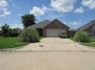 2209 Natchez Dr, Ennis, TX 75119