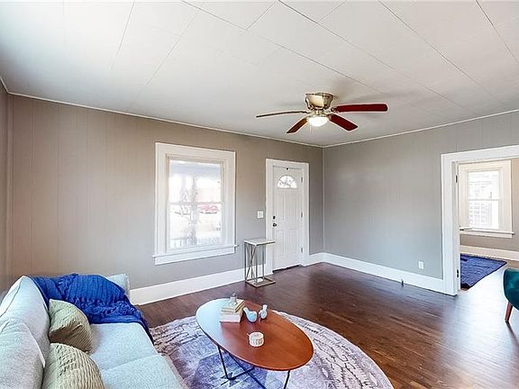 4th image of 435 W Pacific Ave