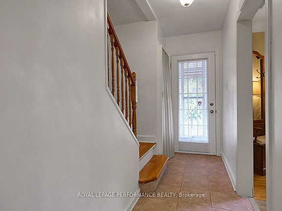 4th image of 550 Wolffdale Cres