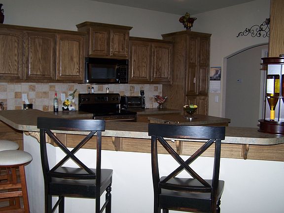 Breakfast bar - wonderful for entertaining!