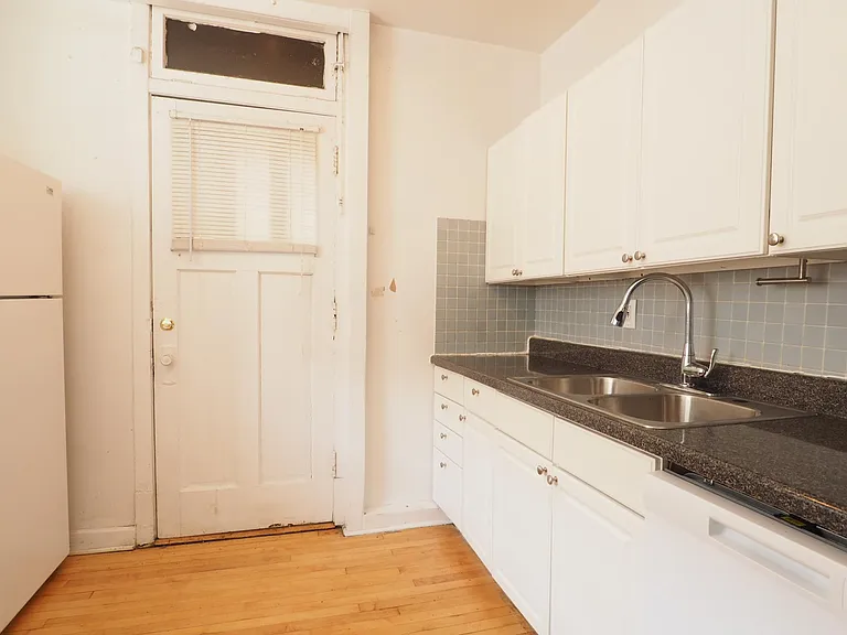 1963 W Foster Ave #1 — Photo 8